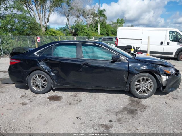 Toyota Camry Se Image 9
