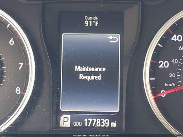 Toyota Camry Se Image 16