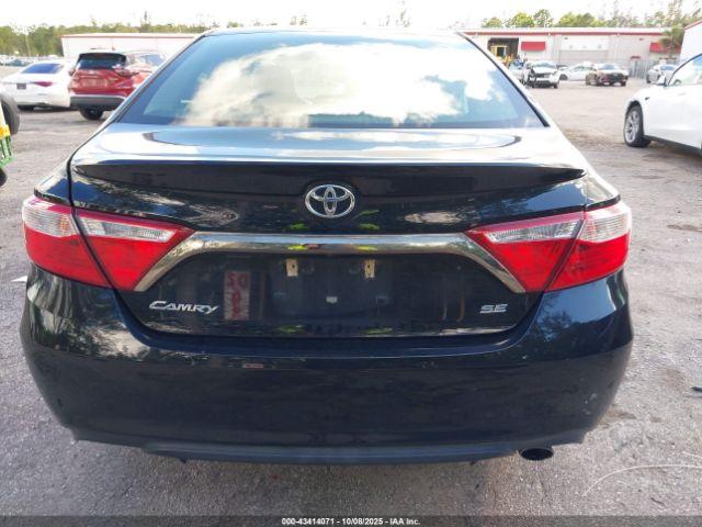 Toyota Camry Se Image 15