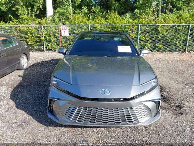 Toyota Camry Xse Image 2