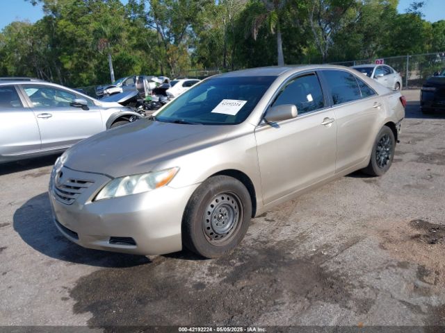 Toyota Camry Le Image 3