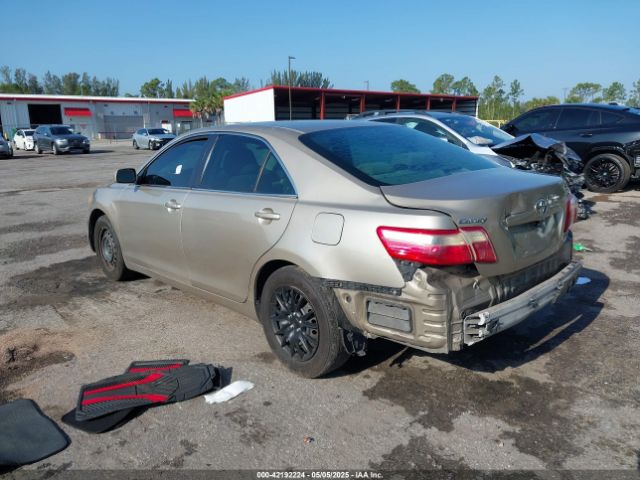 Toyota Camry Le Image 4