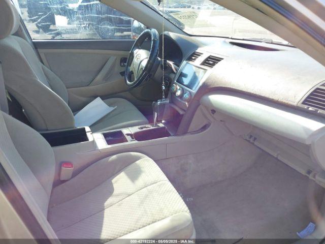 Toyota Camry Le Image 15