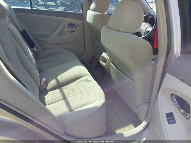 Toyota Camry Le Image 9