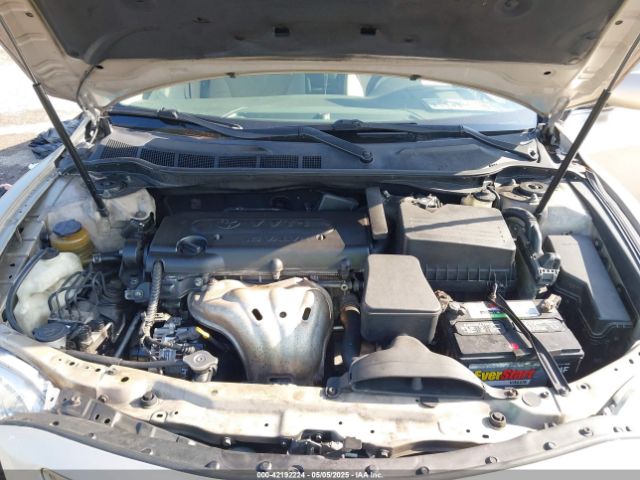 Toyota Camry Le Image 7