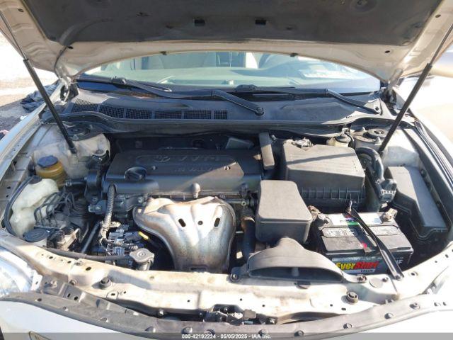 Toyota Camry Le Image 7