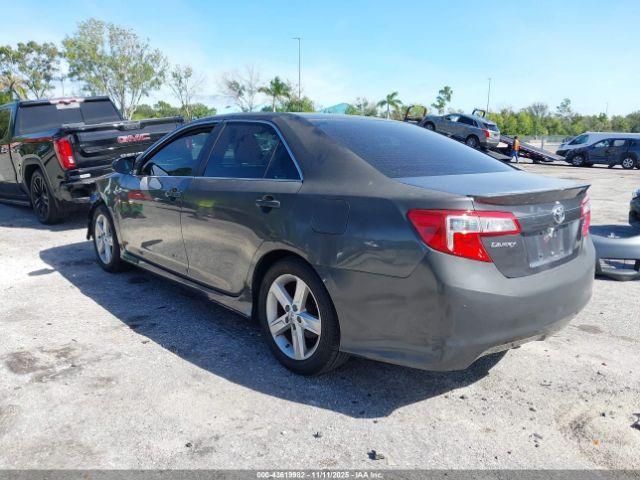 Toyota Camry Se Image 14