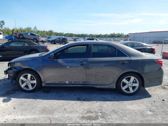 Toyota Camry Se Image 12