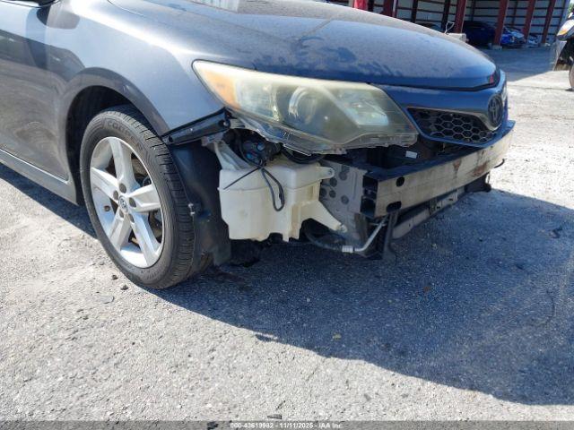 Toyota Camry Se Image 10