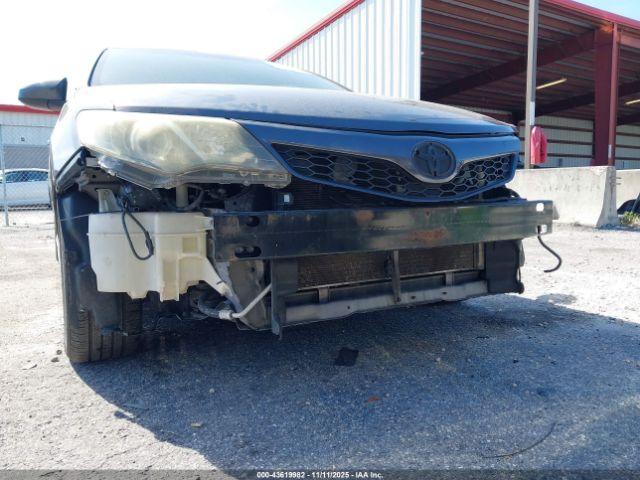 Toyota Camry Se Image 13