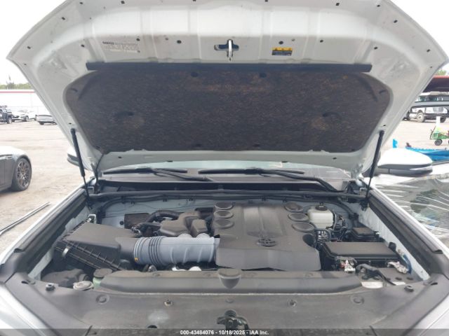 Toyota 4Runner Sr5 Premium Image 3