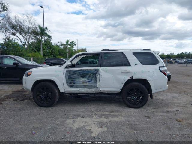 Toyota 4Runner Sr5 Premium Image 2