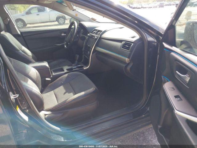 Toyota Camry Se Image 12