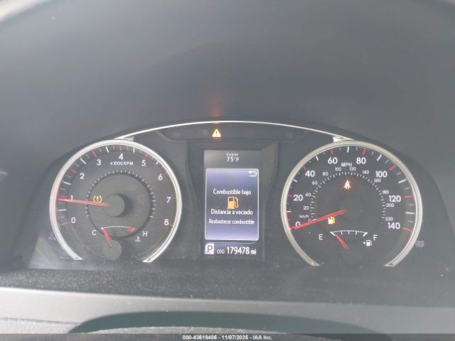 Toyota Camry Se Image 15