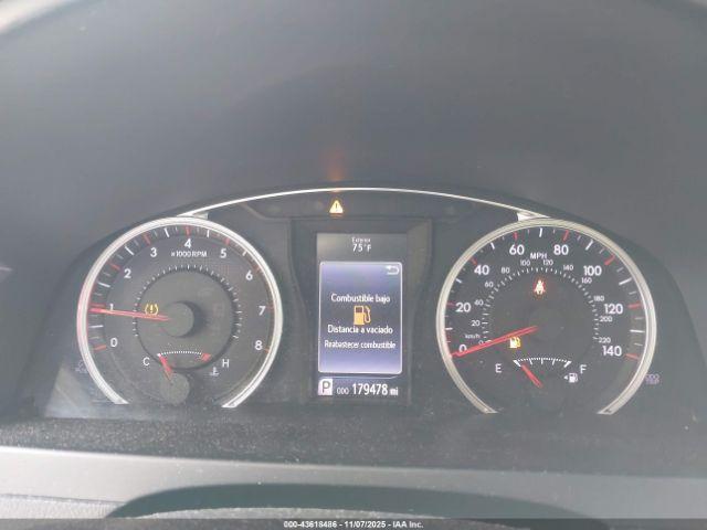 Toyota Camry Se Image 15