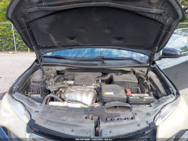 Toyota Camry Se Image 6