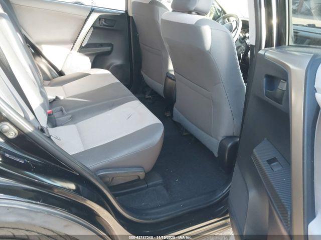 Toyota RAV4 Le Image 13