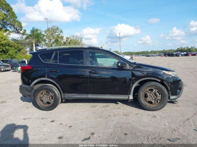 Toyota RAV4 Le Image 12