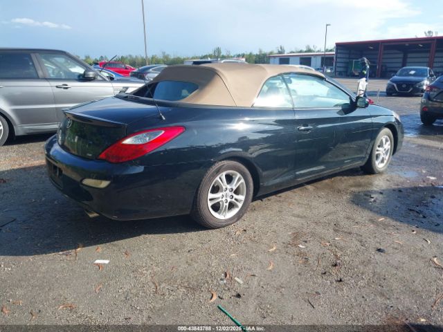 Toyota Camry Se Image 4