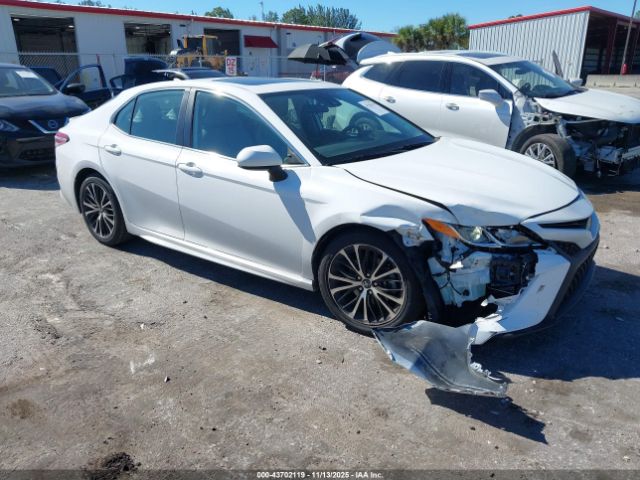 Toyota Camry Se Image 1