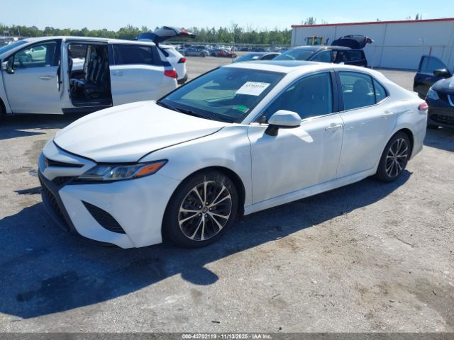 Toyota Camry Se Image 8