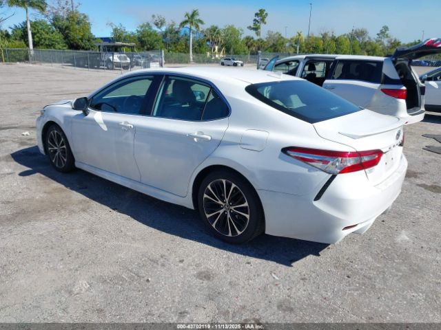 Toyota Camry Se Image 13