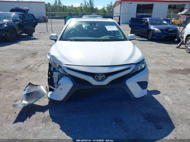 Toyota Camry Se Image 16