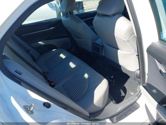 Toyota Camry Se Image 9