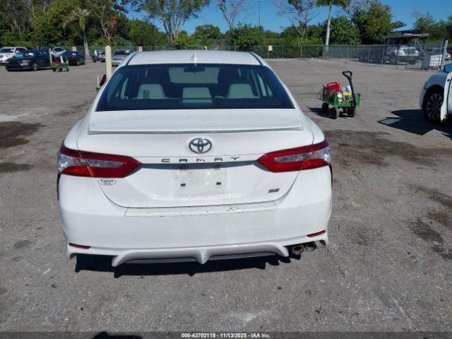 Toyota Camry Se Image 12