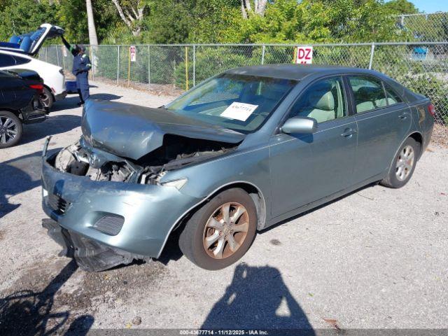 Toyota Camry Le Image 2