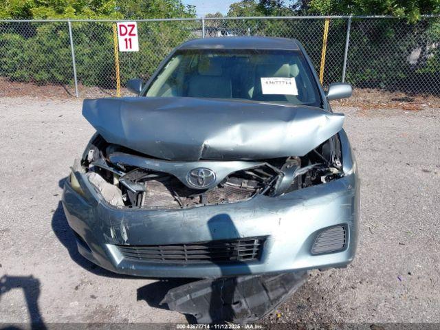 Toyota Camry Le Image 14