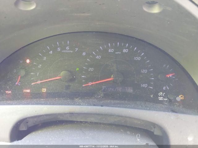 Toyota Camry Le Image 5