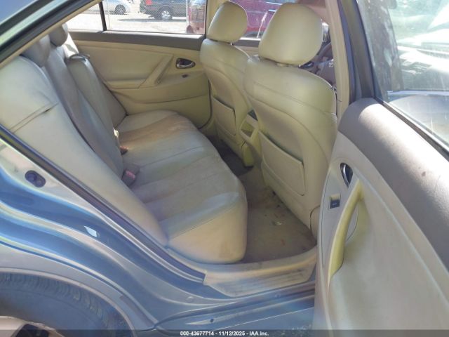 Toyota Camry Le Image 3