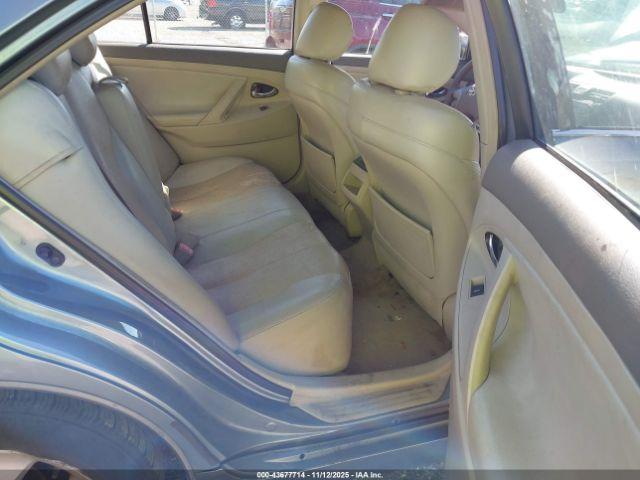 Toyota Camry Le Image 3