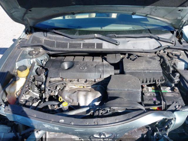 Toyota Camry Le Image 8