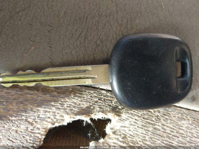 Toyota Camry Le Image 6