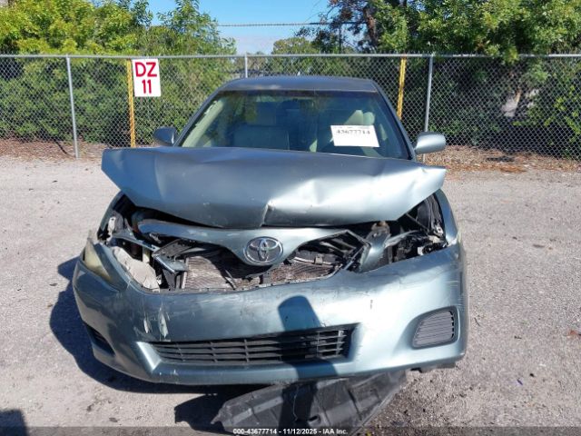 Toyota Camry Le Image 11