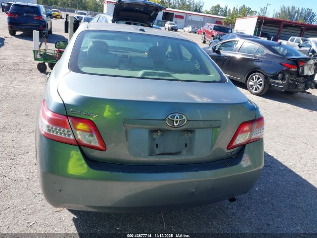 Toyota Camry Le Image 16