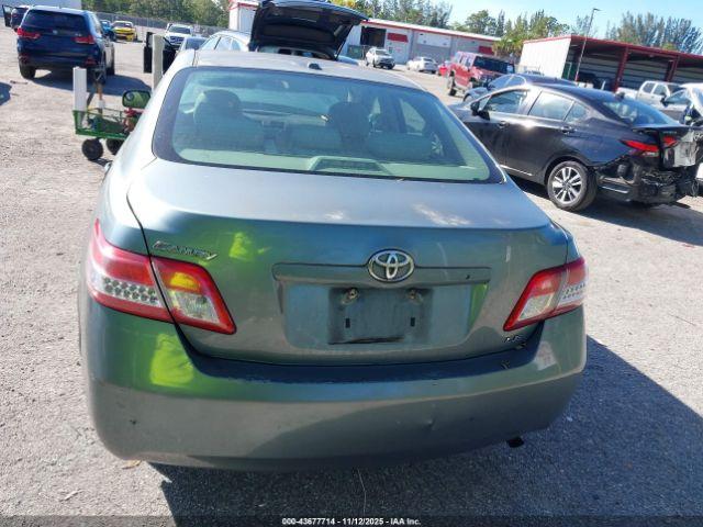 Toyota Camry Le Image 16