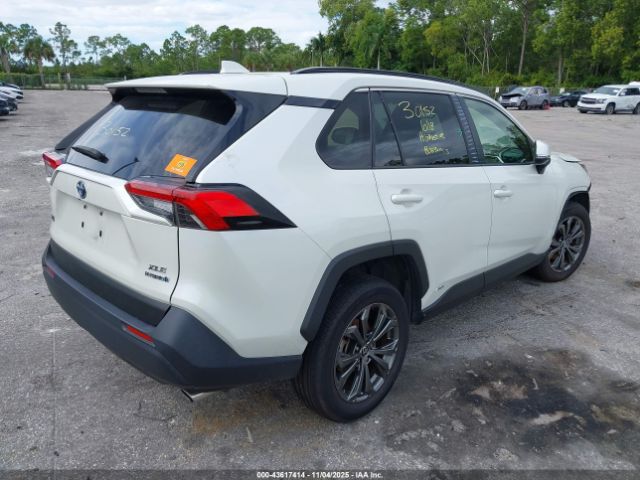 Toyota RAV4 Xle Premium Image 2