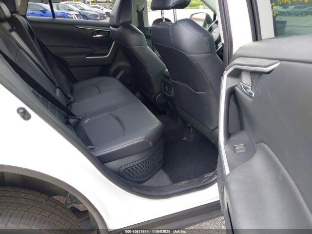 Toyota RAV4 Xle Premium Image 7