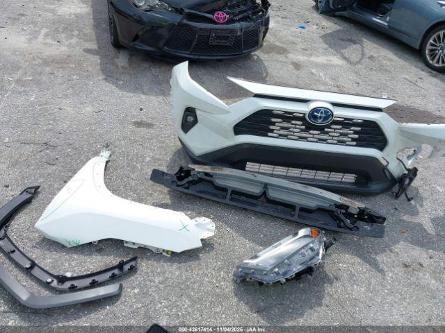 Toyota RAV4 Xle Premium Image 10