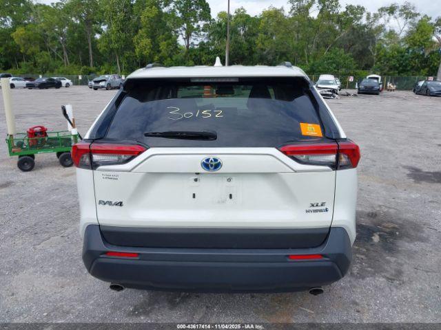 Toyota RAV4 Xle Premium Image 17