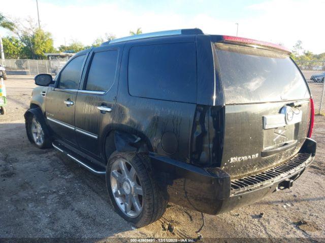 Cadillac Escalade Standard Image 10