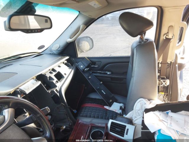 Cadillac Escalade Standard Image 7