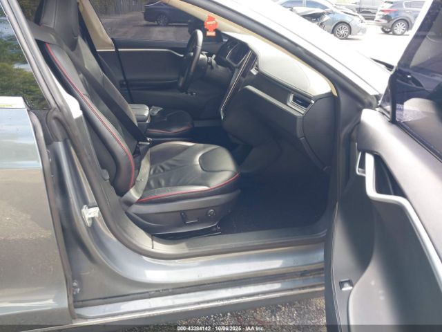 Tesla Model S Image 12