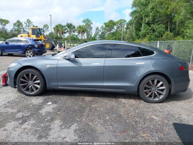 Tesla Model S Image 16