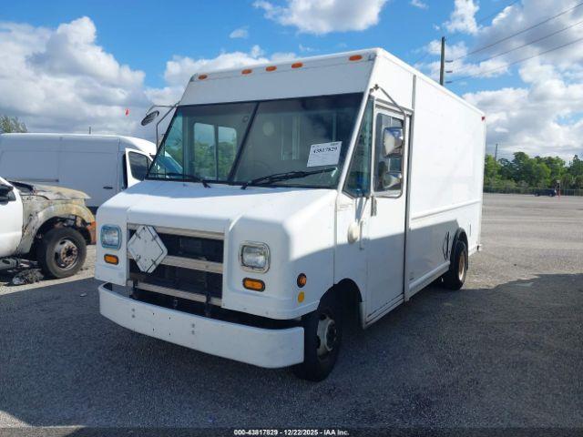 Ford E-350 Image 6