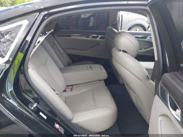 Hyundai Genesis 3.8 Image 11