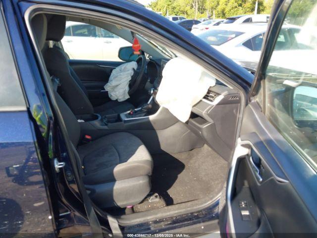 Toyota RAV4 Xle Image 9